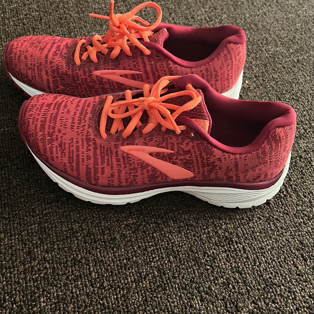 Brooks women running shoe